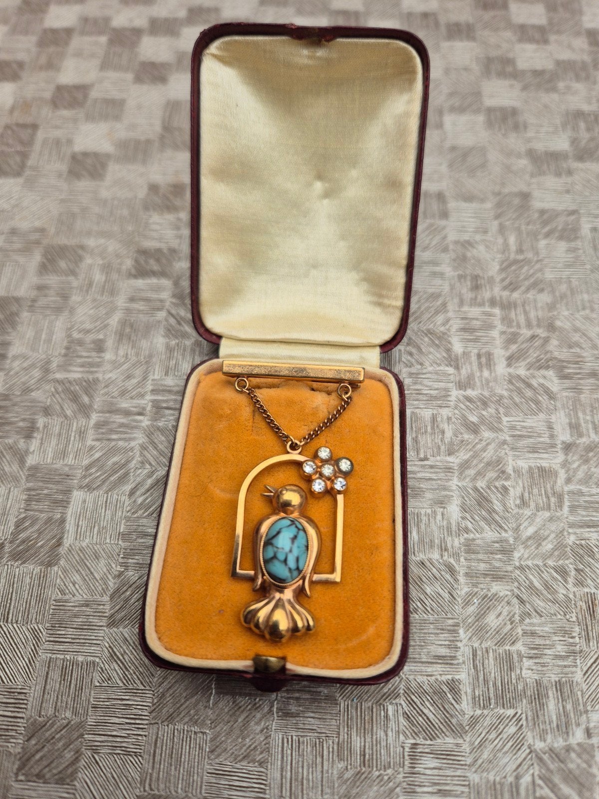Antieke zeldzame goudkleurige vogel broche met blauwe steen, Bijoux, Sacs & Beauté, Enlèvement ou Envoi, Broche