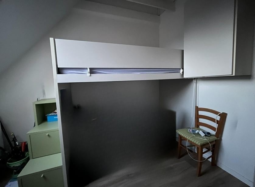 Hoogslaper met lattenbodem, Huis en Inrichting, Slaapkamer | Bedden, Ophalen, Gebruikt, Eenpersoons, Grijs