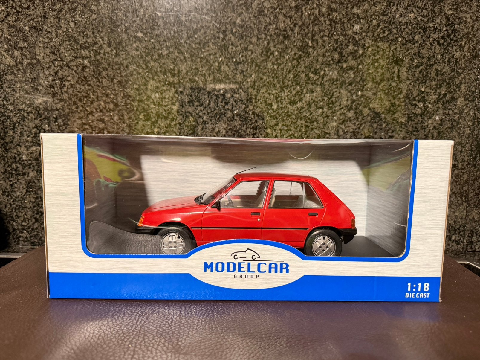 Peugeot 205 1/18 neuve dans un emballage scellé | Modelcar, Enlèvement ou Envoi, Neuf, Voiture, Autres marques