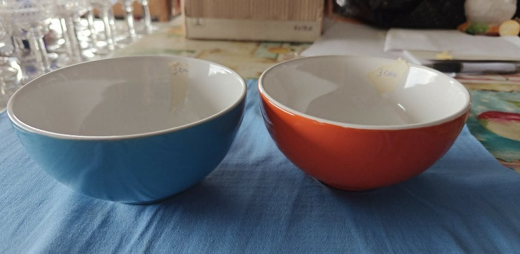kommen in keramiek oranje en turqoise blauw, Maison & Meubles, Cuisine | Vaisselle, Enlèvement ou Envoi, Vintage, Comme neuf, Céramique