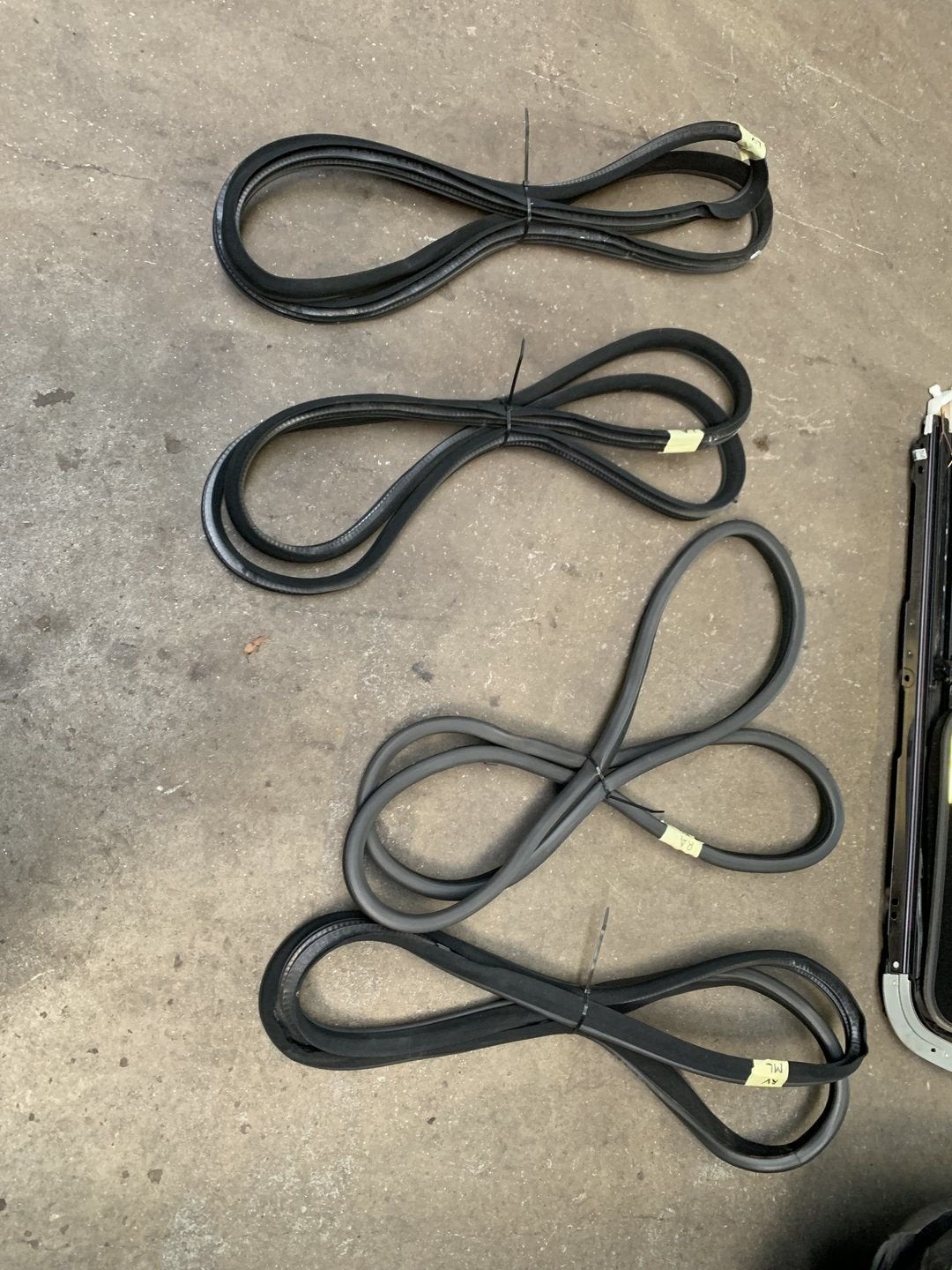Mercedes-Benz ML W164 deurrubbers, Autos : Pièces & Accessoires, Utilisé, -, -, Enlèvement ou Envoi