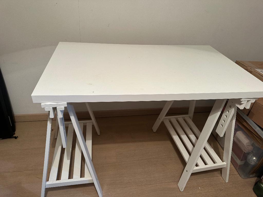 IKEA bureau, Huis en Inrichting, Bureaus, Zo goed als nieuw, In hoogte verstelbaar, Ophalen