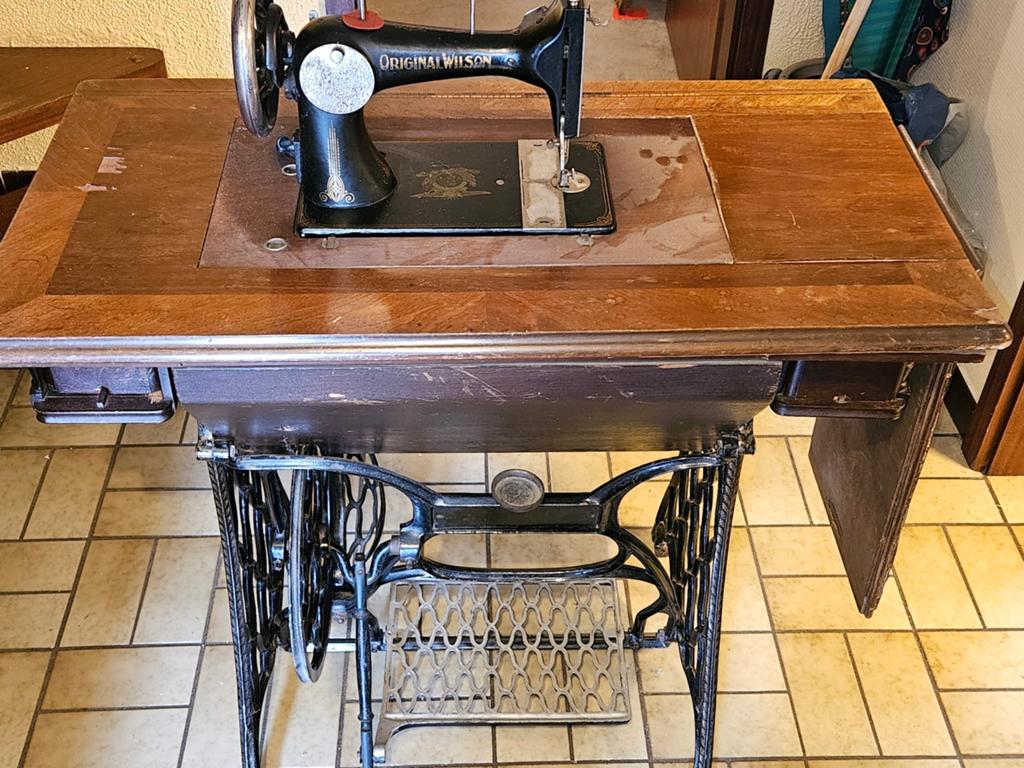 ANCIENNE MACHINE À COUDRE, Antiquités & Art, Enlèvement