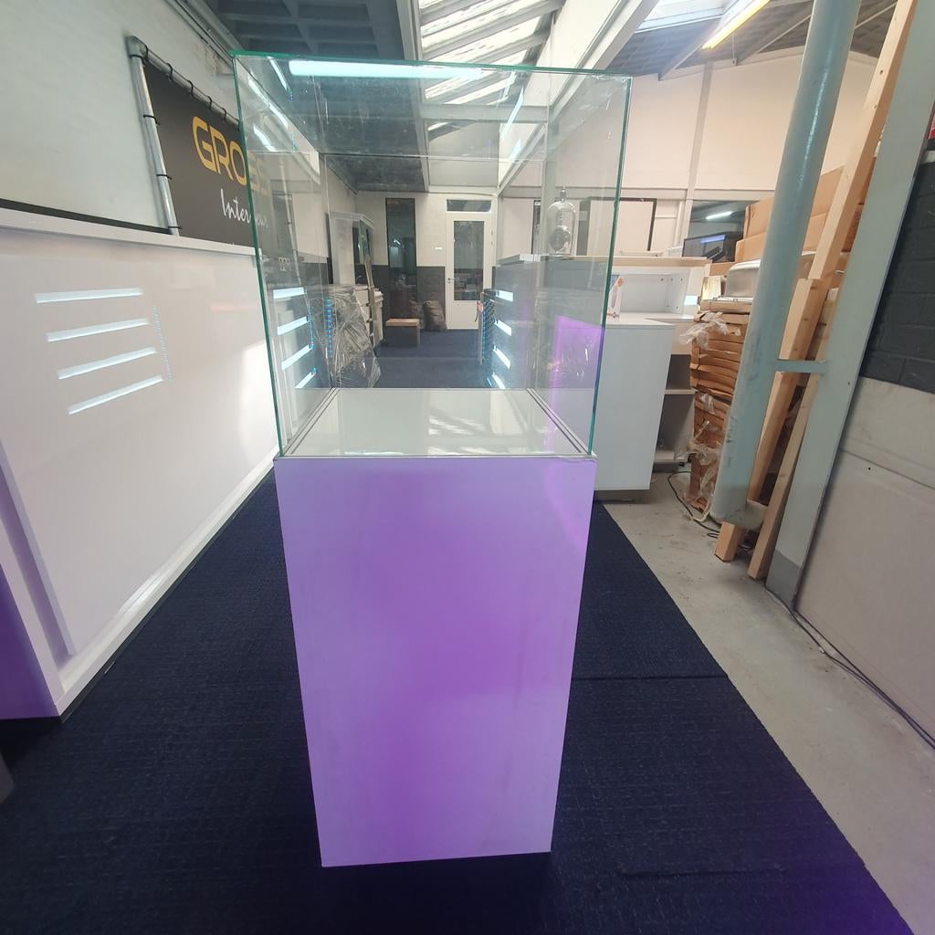 Aantal: 5 stuks toren Vitrine kasten, Ophalen