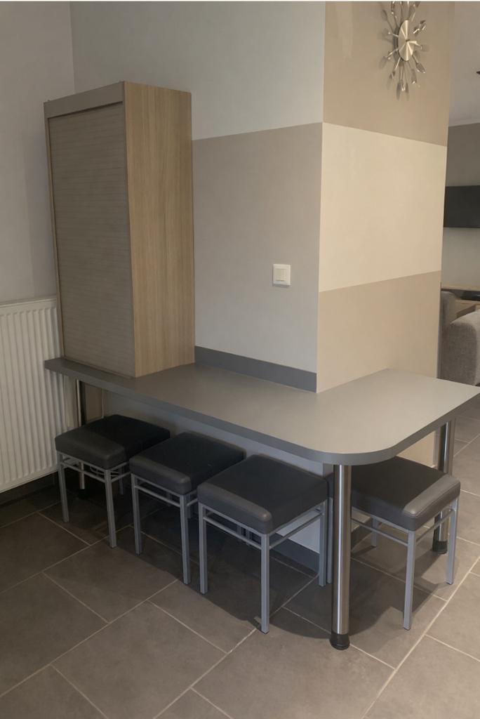 plan de travail + 4 tabourets + armoire, Enlèvement, Comme neuf, Gris, Bois