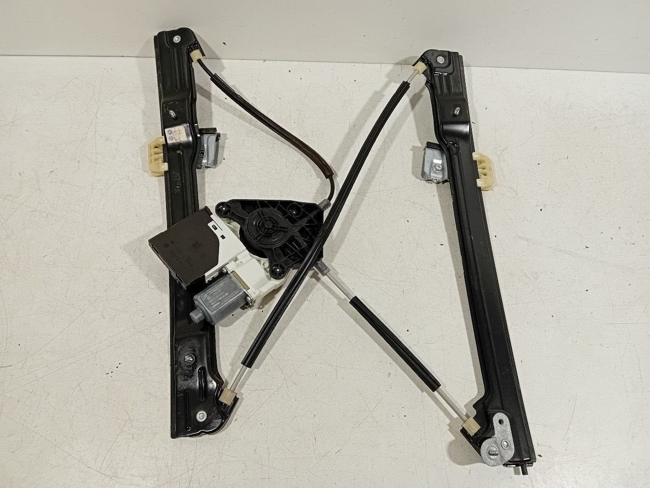 Raammechaniek elektrisch links voor Volkswagen Caddy, Onderdelen@venauto.nl, Van der Ven Autorecycling B.V., Gebruikt, Ettenseweg 76, 4706 PB Roosendaal, The Netherlands