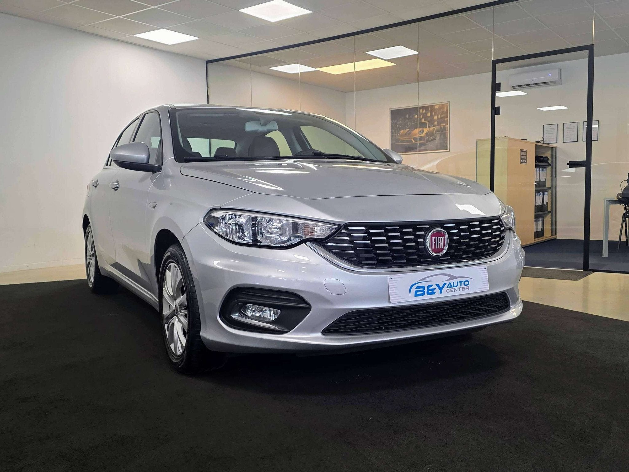 Fiat Tipo 1.6 D Euro6 Lounge Business / Camera / Navi, Autos, Fiat, Achat, Entreprise, Boîte manuelle, Beige