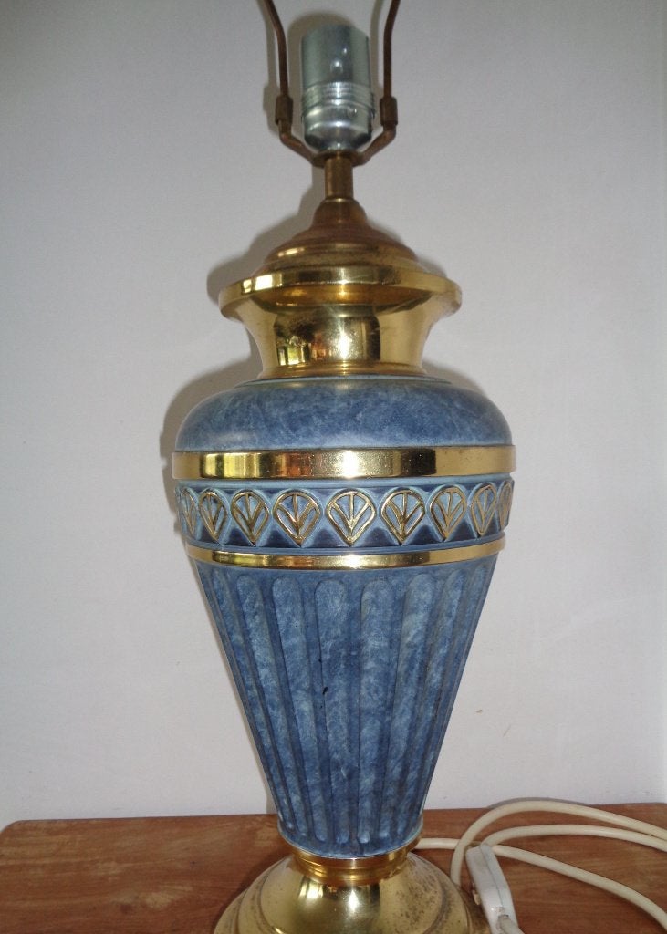 Tiffany lampvoet. Kleur: blauw en goud. Totale hoogte 68 cm, Blauw, Met schakelaar, 68 cm, Zo goed als nieuw