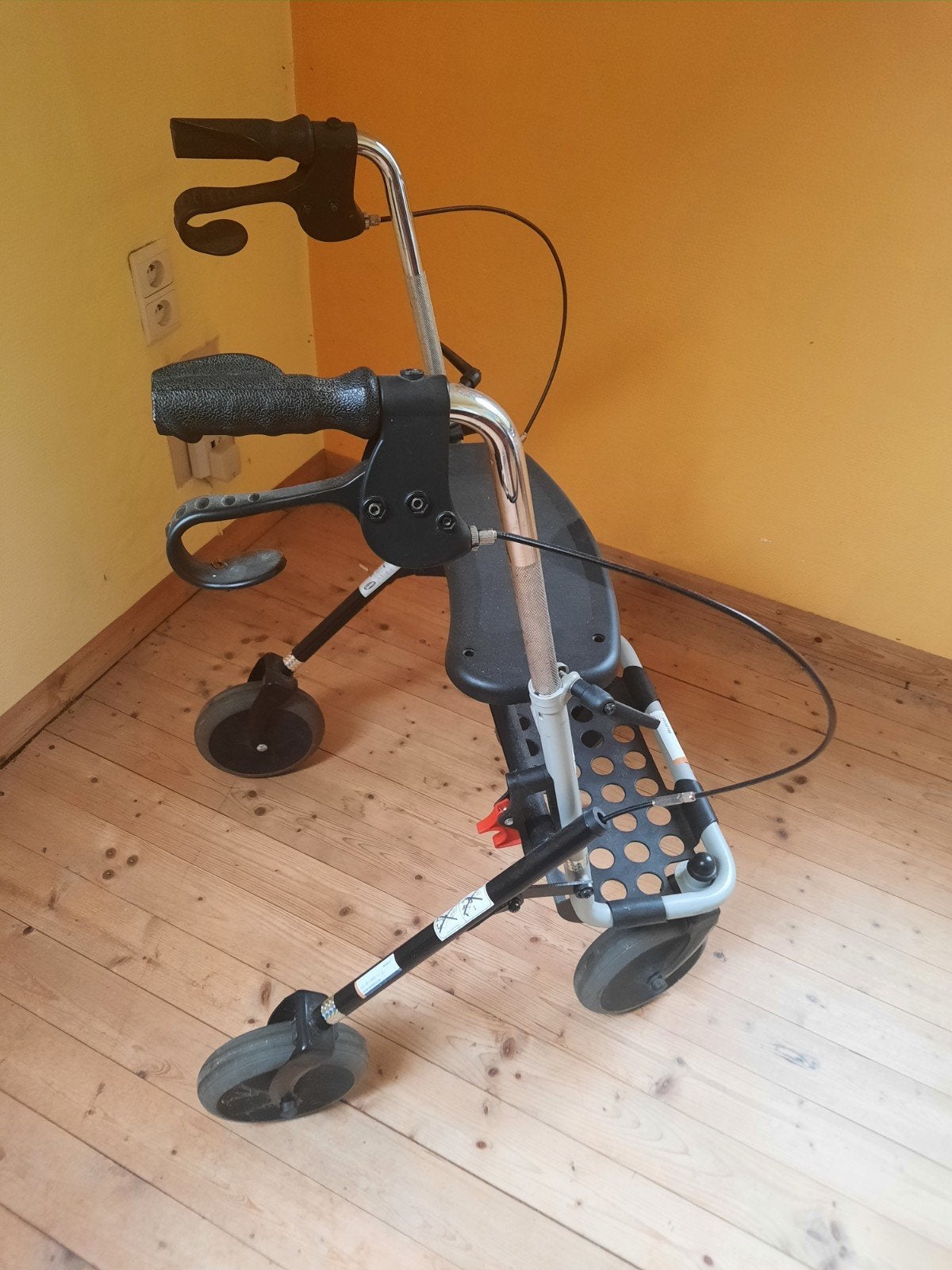 Rollator. Afhalen Koekelare., Divers, Enlèvement