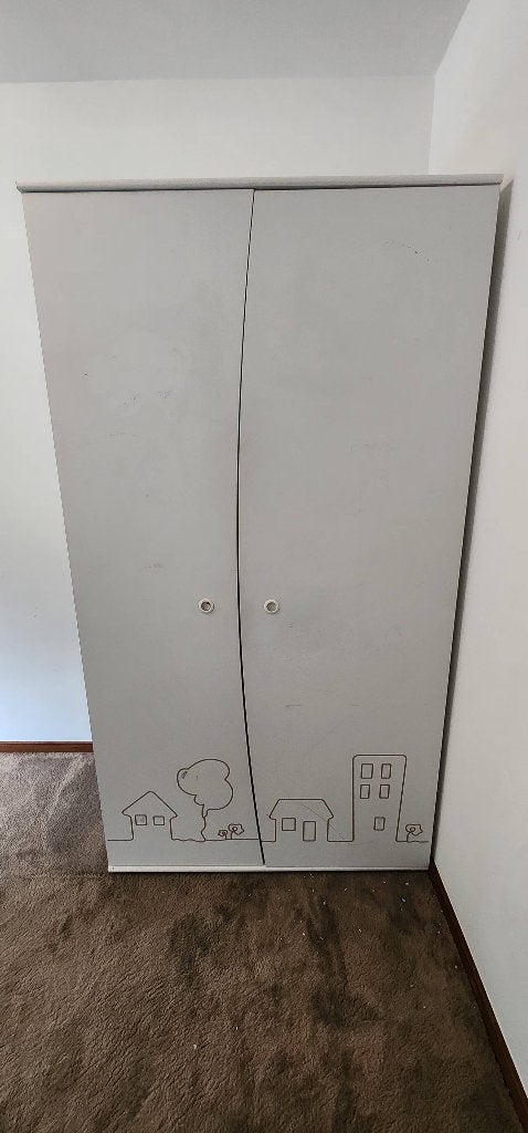 Kindernkleerkast en bed with matress, Kinderen en Baby's, Ophalen, Gebruikt, 180 cm of meer, 100 cm of meer