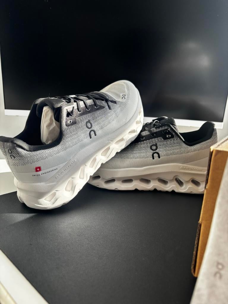 On Running Cloudtilt Zwart, Zwart, Nieuw, Ophalen of Verzenden, Sneakers