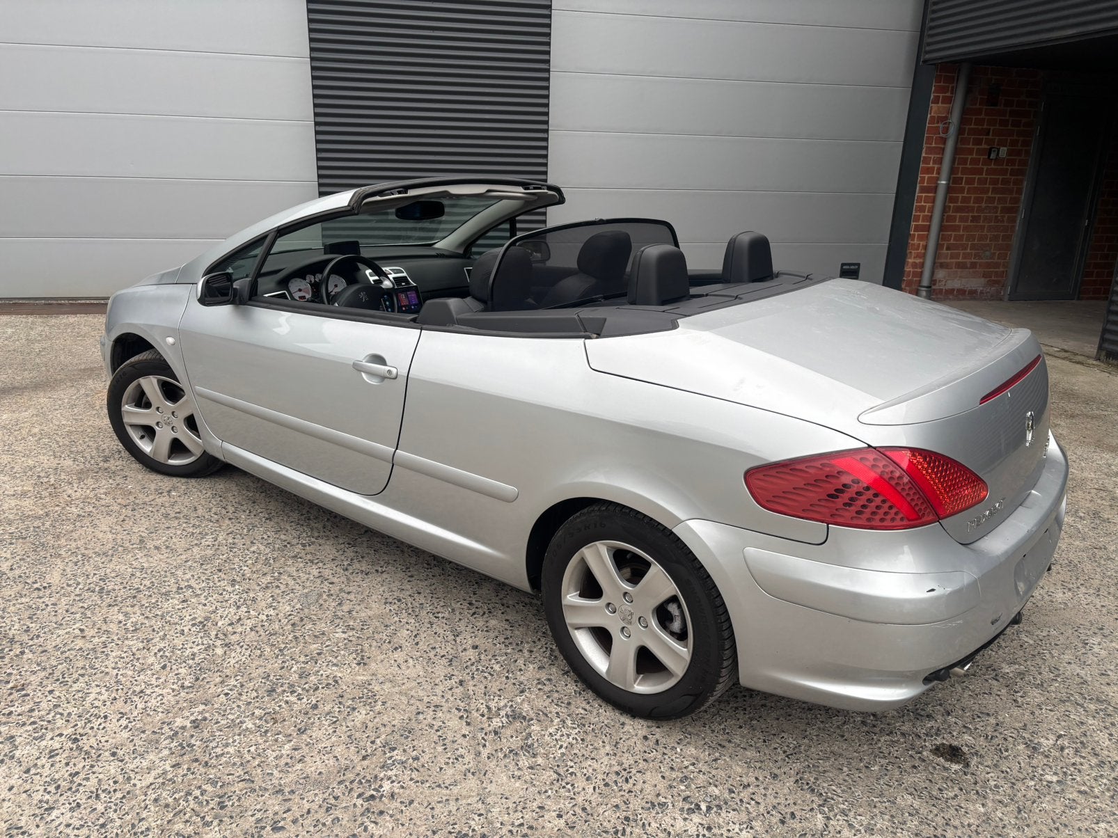 Peugeot 307cc, 100 kW, 4 zetels, Zwart, 4 cilinders