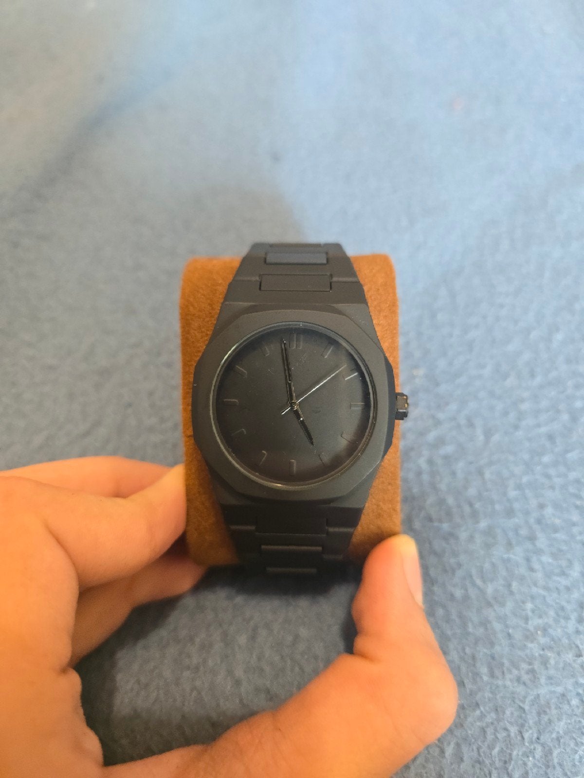 Een mooie zwarte horloge, Bijoux, Sacs & Beauté, Enlèvement ou Envoi, Neuf