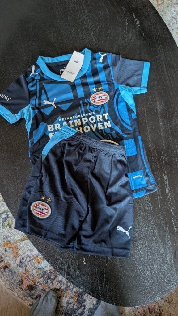 Nieuwe voetbaltenues voor kinderen, Sport en Fitness, Voetbal, Maat XS of kleiner, Ophalen of Verzenden, Nieuw, Set
