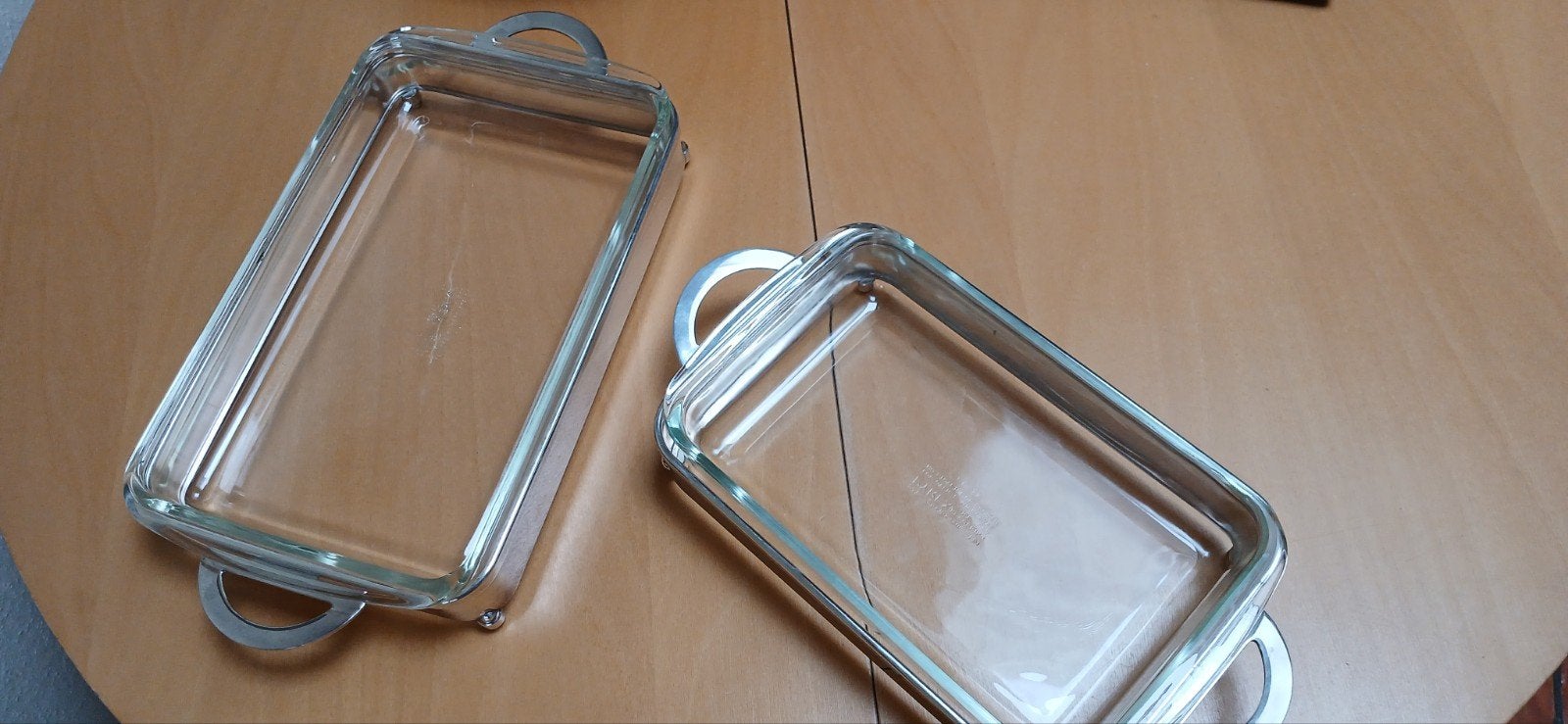 Plats Pyrex avec supports, Huis en Inrichting, Keuken | Servies, Ophalen, Overige merken, Klassiek, Zo goed als nieuw
