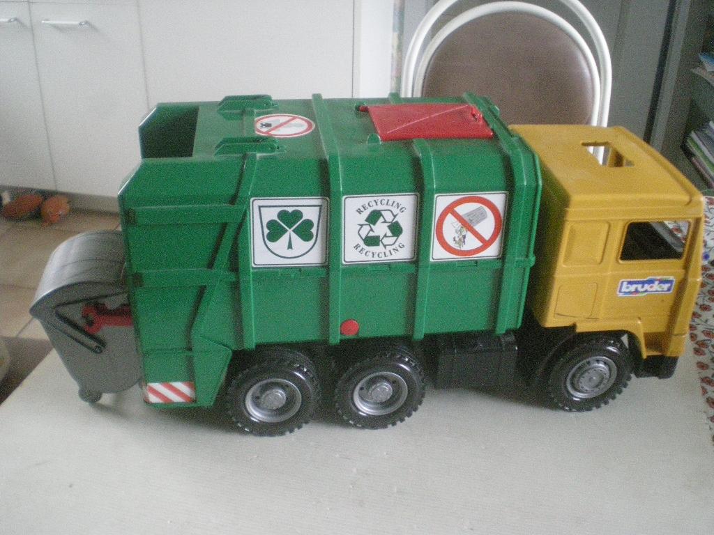 vuilniswagen groen bruder, Kinderen en Baby's, Speelgoed |Speelgoedvoertuigen, Ophalen of Verzenden, Zo goed als nieuw