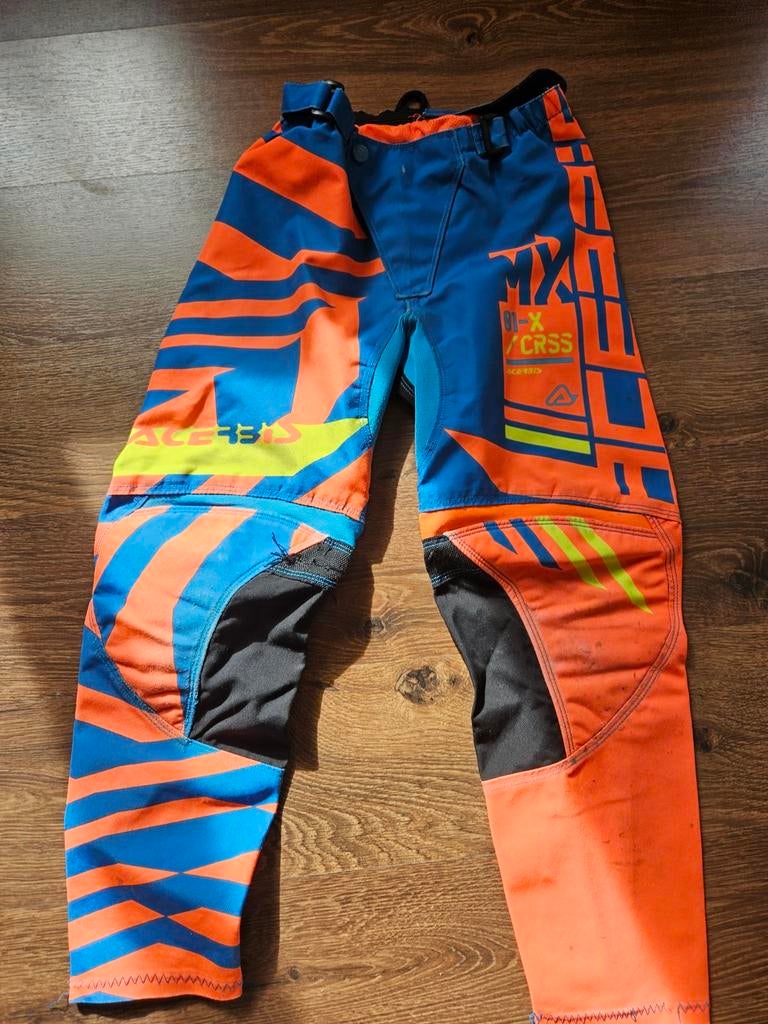 Pantalons BMX, Enlèvement