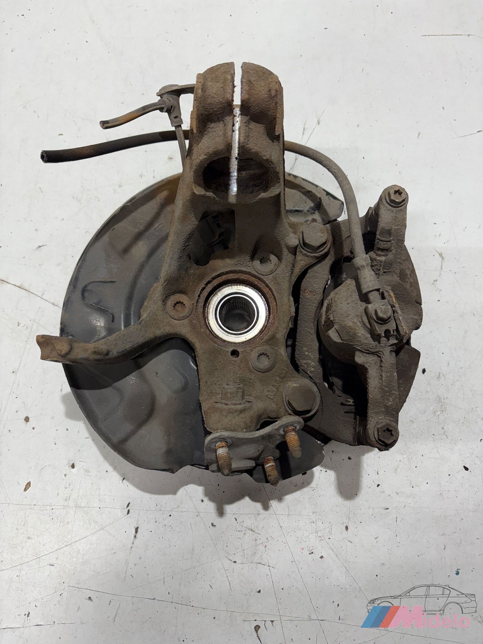VW GOLF VIII FUSEE MET REMSCHIJF & KLAUW LINKS 5Q0255R, Volkswagen, -, Utilisé, -