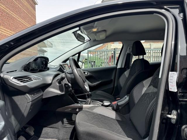 Peugeot 2008 1.2i  GARANTIE NAVI/Clima/PDC/75 000 km/oh book, Autos, Achat, Entreprise, Boîte manuelle, Noir