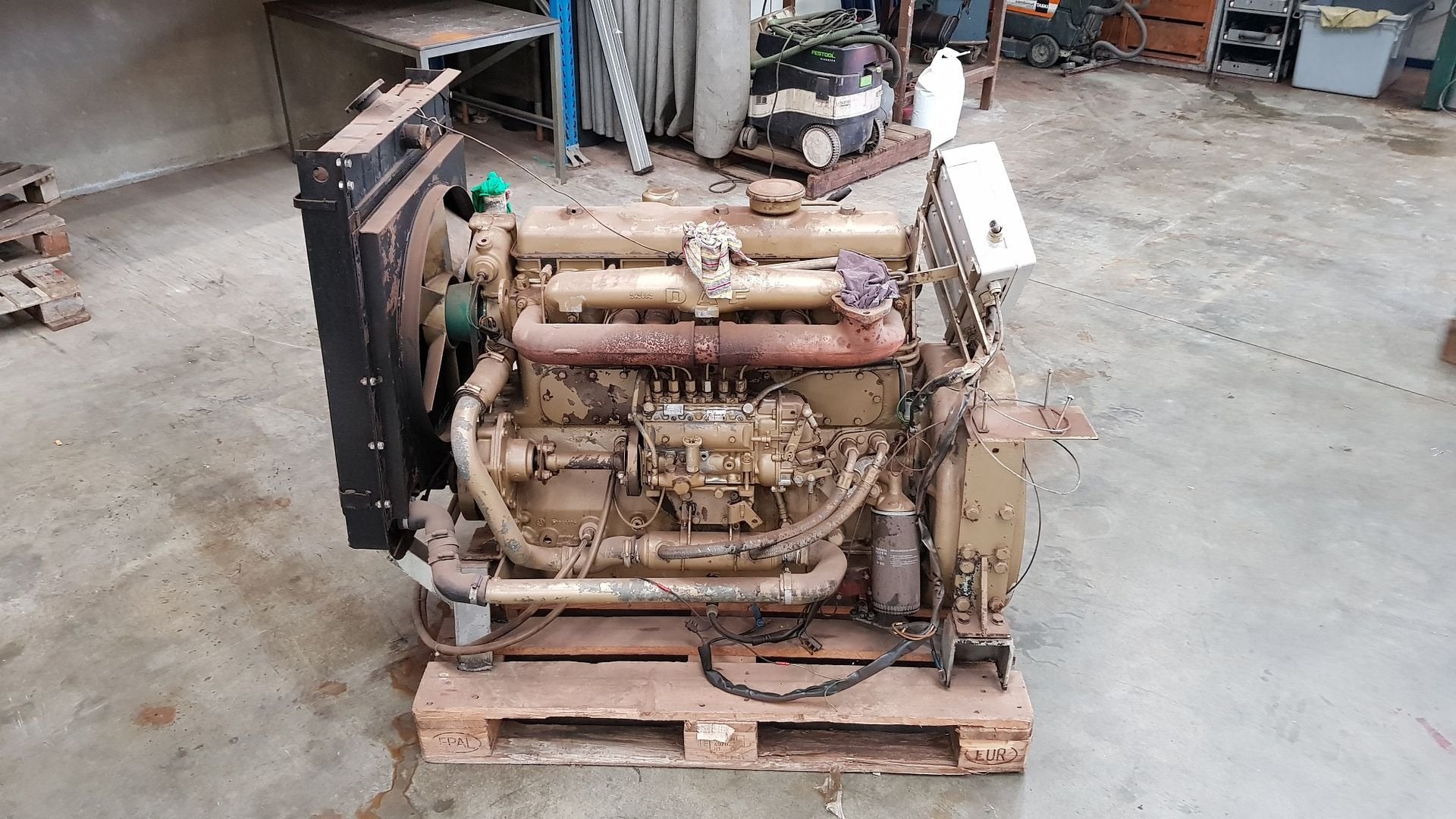 DAF 575 dieselmotor met radiateur en startmotor, Articles professionnels