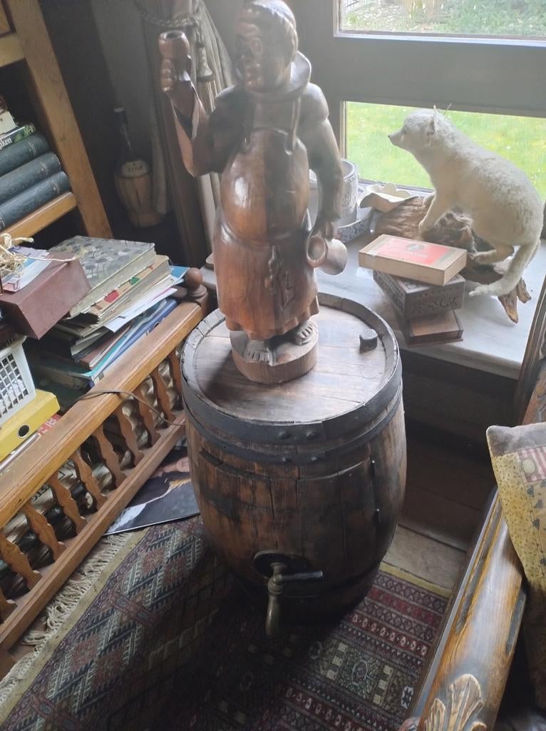 Biervat Met Kraan met standbeeld Antiek .110 Euro, Verzamelen, Biermerken, Ophalen