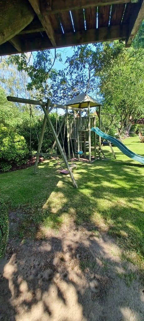 Speeltoren met glijbaan en schommel, Enfants & Bébés, Jouets | Extérieur | Aires de jeux, Enlèvement, Utilisé