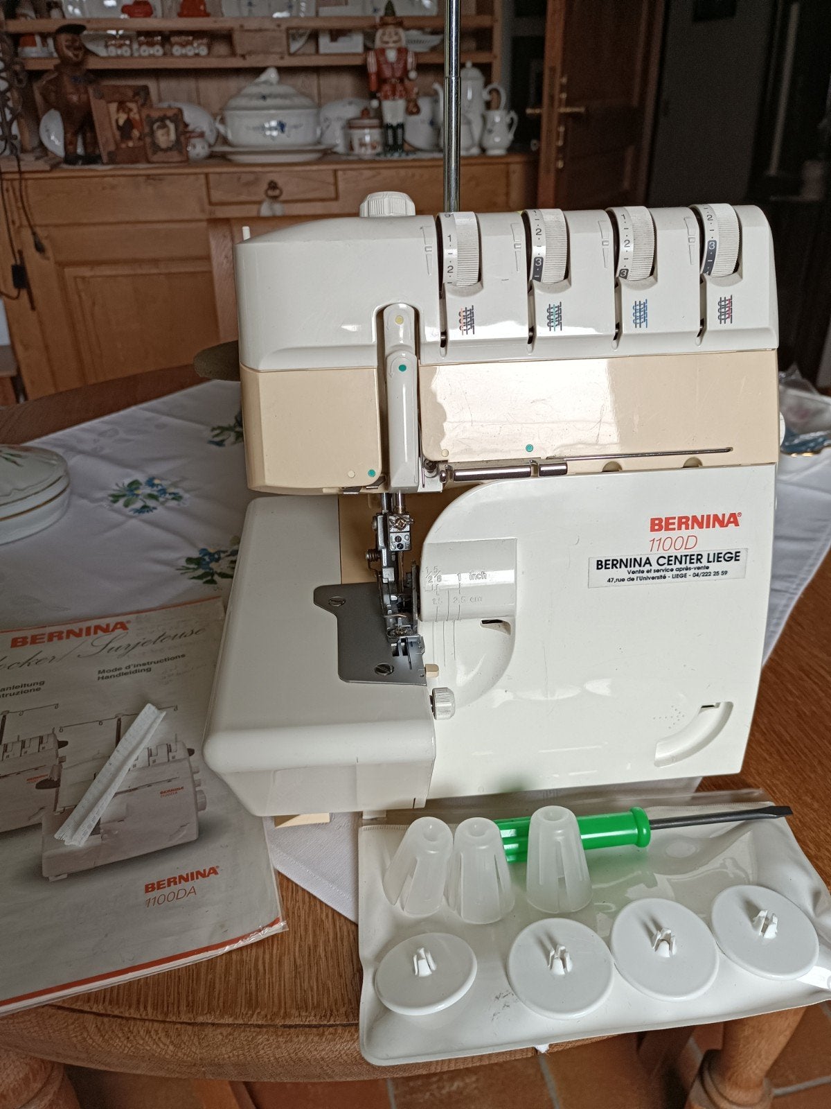Machine à coudre Bernina DA1100 Surjeteuse, Hobby & Loisirs créatifs, Enlèvement