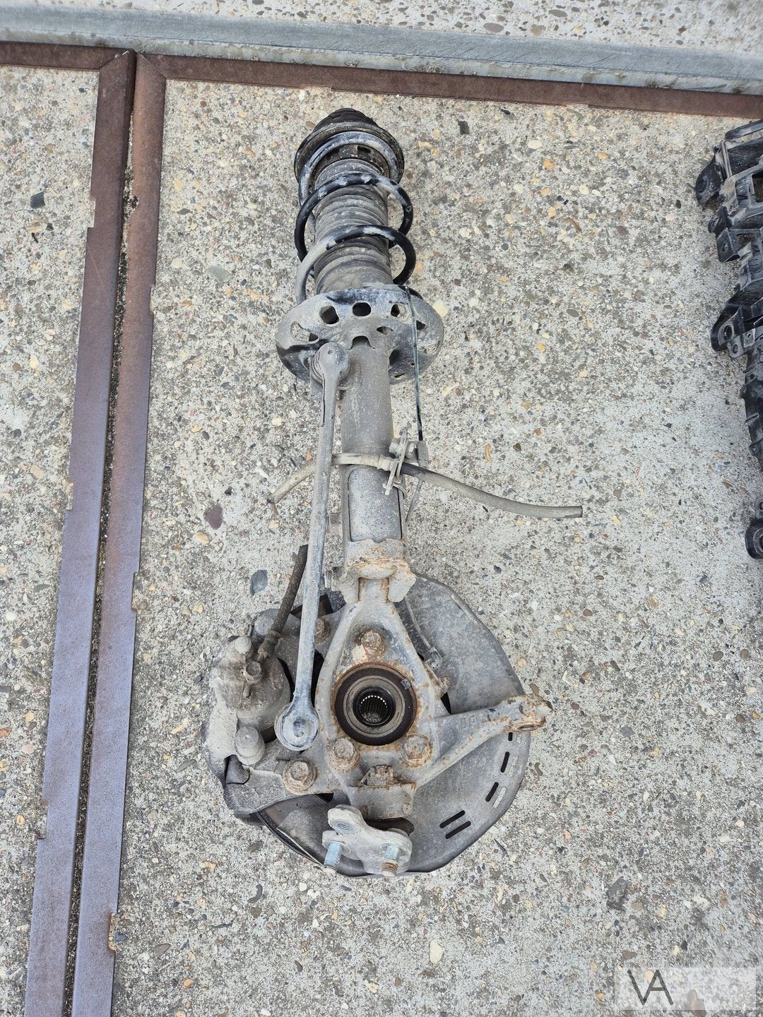 Toyota Yaris 4 2020 -2025 veerpoot compleet met fusee RECHTS, Gebruikt, -, -, Ophalen of Verzenden