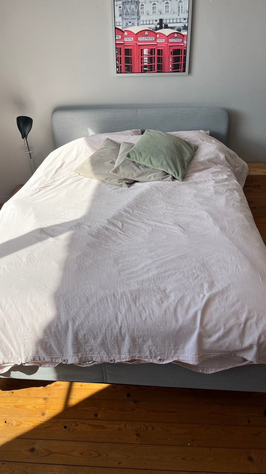 Grijs bed Ikea 140x200, Ophalen of Verzenden, Zo goed als nieuw, Grijs