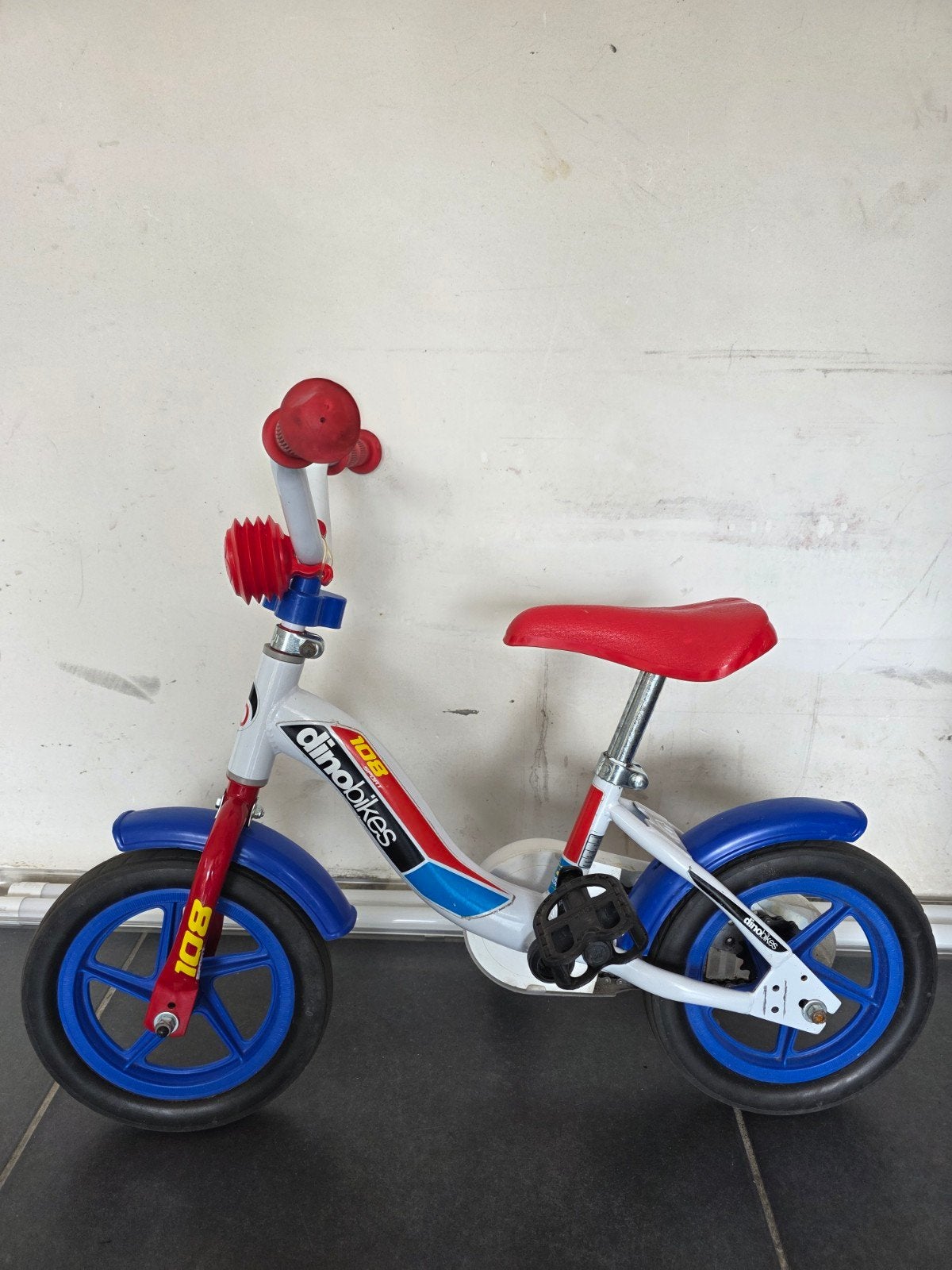 10 inch fiets - Dino 108 sport kinderfiets - met zijwieltjes, Vélos & Vélomoteurs, Enlèvement