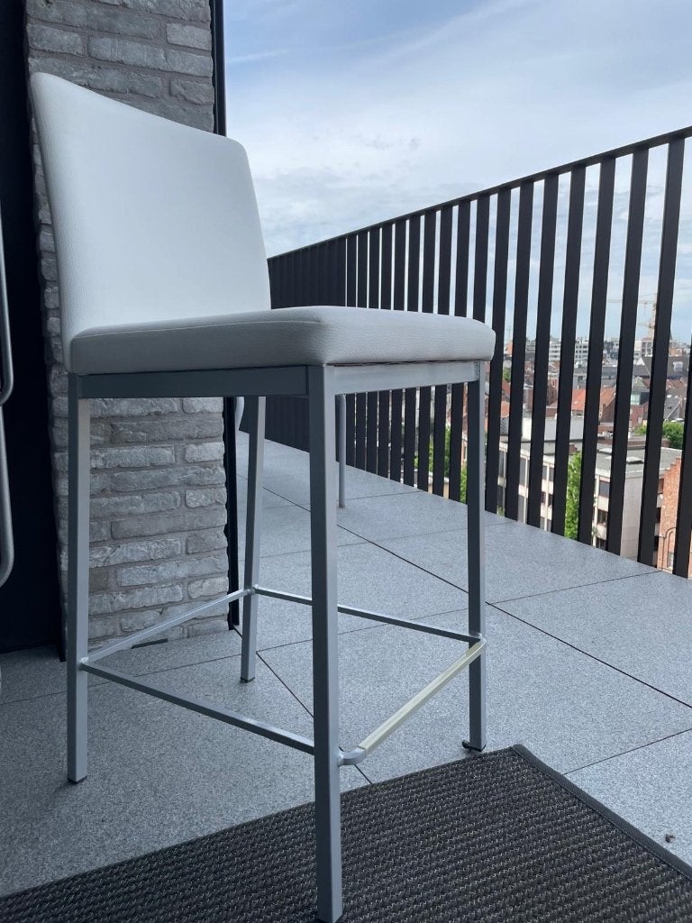 4 moderne barkrukken / barstoelen, Huis en Inrichting, Barkrukken, Ophalen, Met voetsteun, Zo goed als nieuw, 90 cm of meer