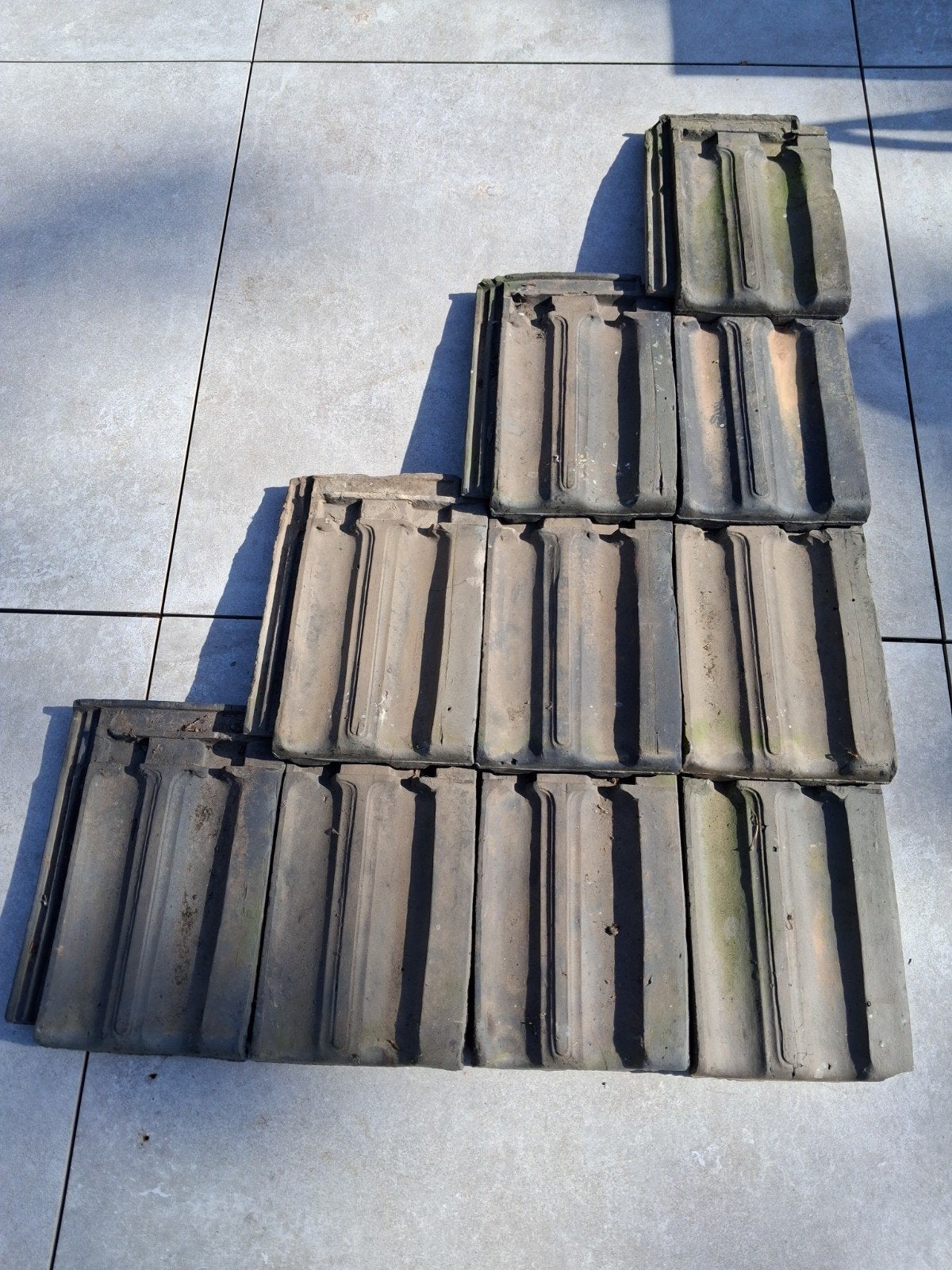 Tuiles plates, Bricolage & Construction, Tuiles & Revêtements de toit, Gris, Enlèvement, Utilisé, Tuiles