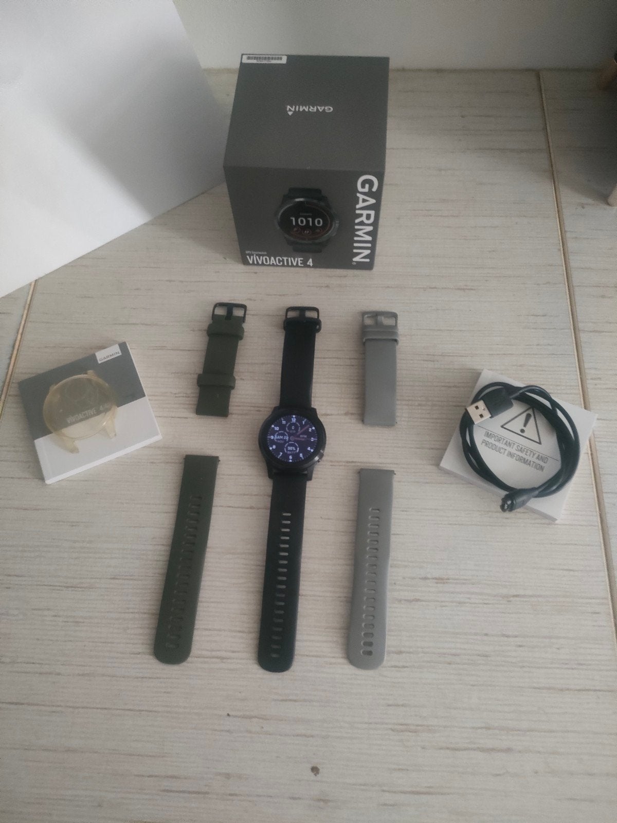 montre Garmin Vivoactive 4, Handtassen en Accessoires, Smartwatches, Ophalen, Gebruikt, Zwart
