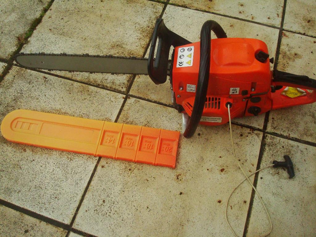 Tronçonneuse à essence à réparer, Jardin & Terrasse, Outils à main, Enlèvement, Utilisé, Autres types
