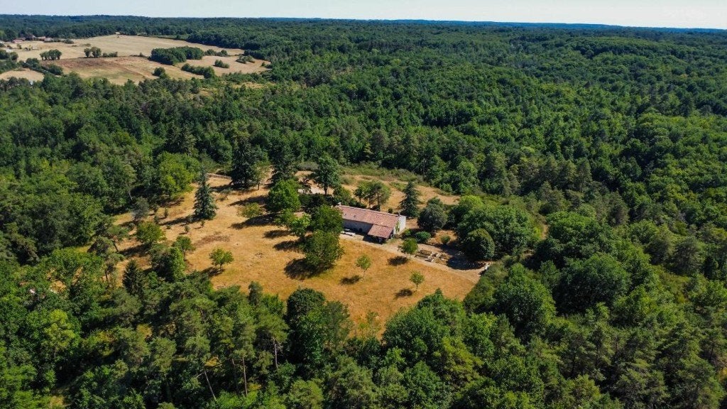 DORDOGNE/ UN BIEN RARE AU CŒUR DU PÉRIGORD VERT, 137 m², Maison d'habitation, Campagne, 4 pièces