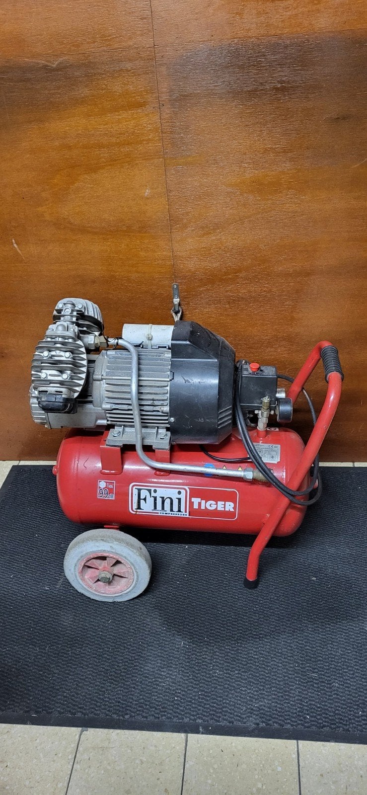Fini Tiger coaxiaal compressor, Doe-het-zelf en Bouw, Ophalen, Gebruikt, 6 tot 10 bar, 400 tot 800 liter/min
