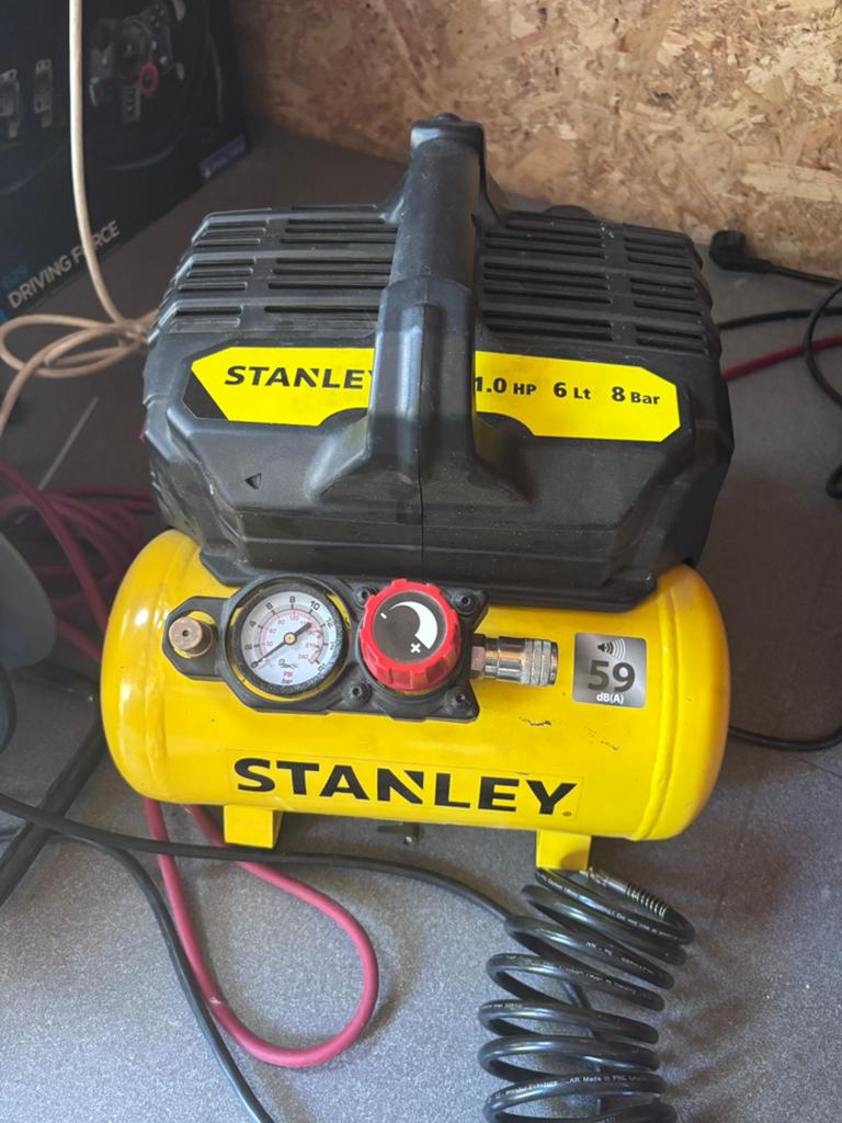 Compressor stanley, Doe-het-zelf en Bouw, Compressors, Ophalen, Zo goed als nieuw