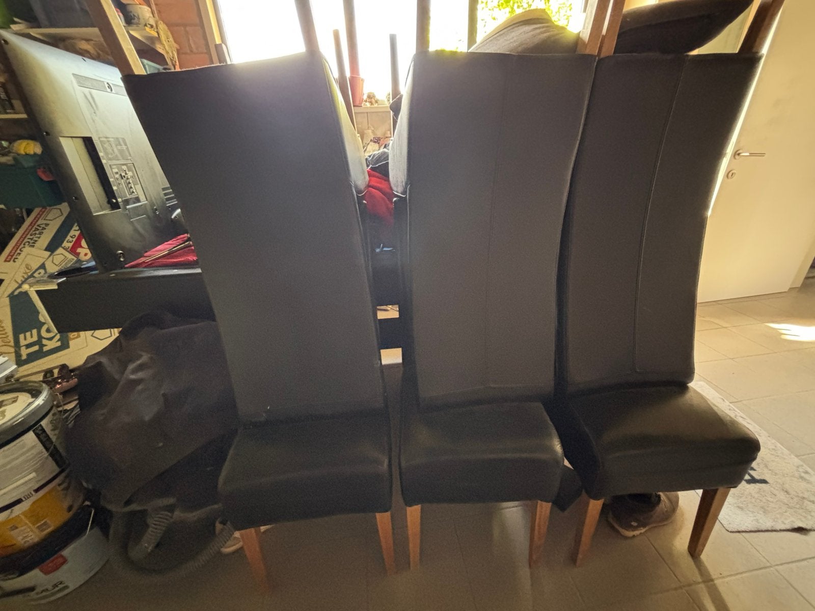 6 sièges noirs légèrement abimés, Enlèvement, Cuir, Noir, Cinq, Six Chaises ou plus