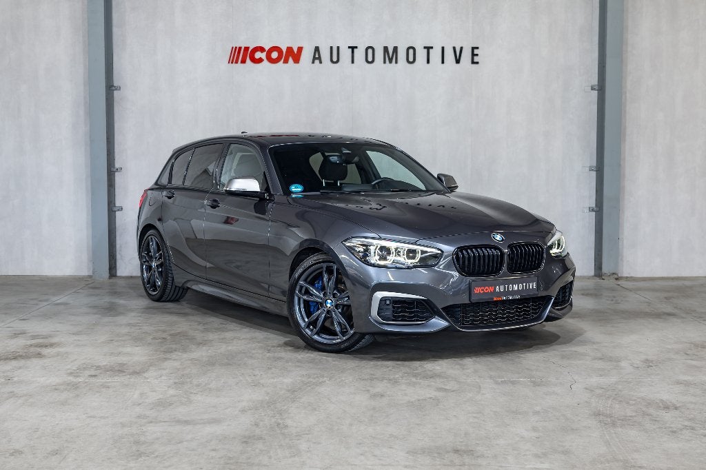 BMW 140 M140iAS X - XDRIVE | NAVPRO | HARMANKARDON | LED, Auto's, Automaat, Dealer onderhouden, 1 Reeks, Skiluik