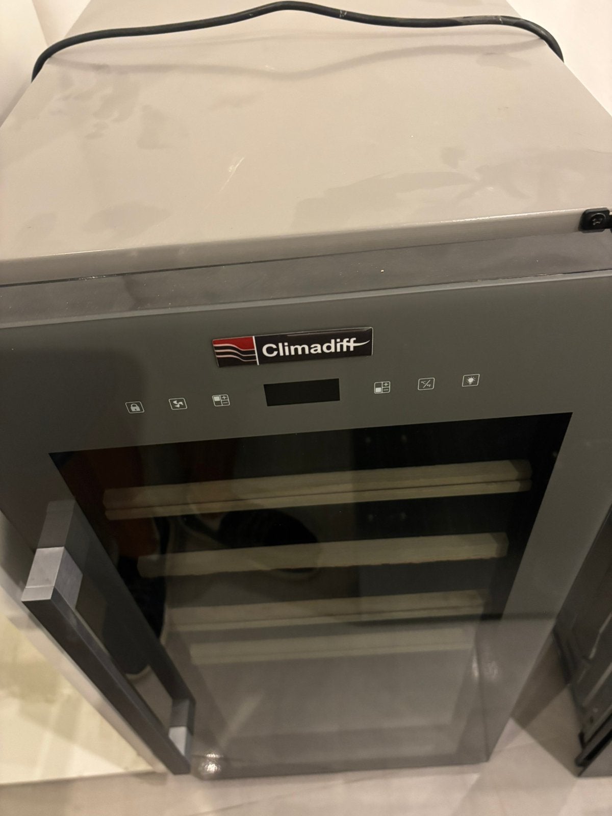 Frigo a vin climadiff, Enlèvement, Comme neuf