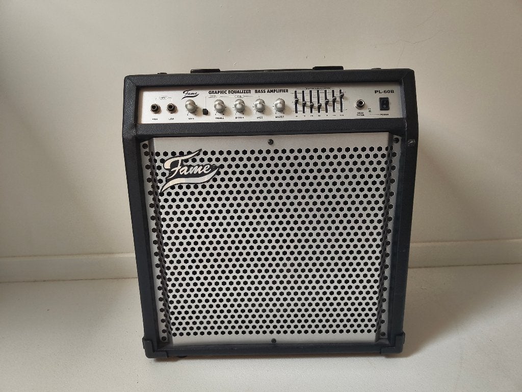 Fame Megatone PL-60 B basversterker combo 60W 12", Muziek en Instrumenten, Versterkers | Bas en Gitaar, Ophalen, Zo goed als nieuw
