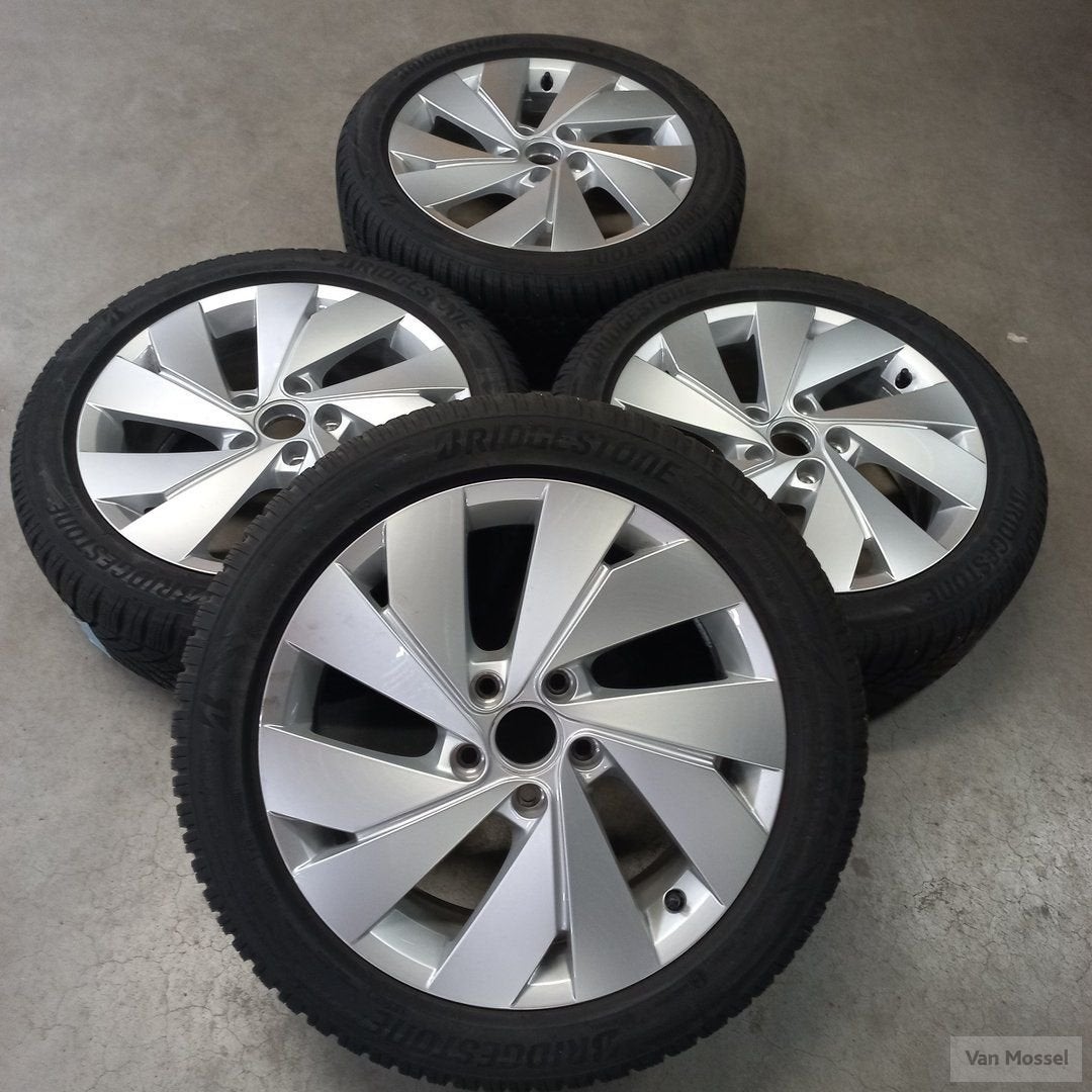 Volkswagen Golf 8 Bridgestone Blizzak LM005 205/50/R17 93H, Auto-onderdelen, Banden en Velgen, Gebruikt, -, -, Banden en Velgen