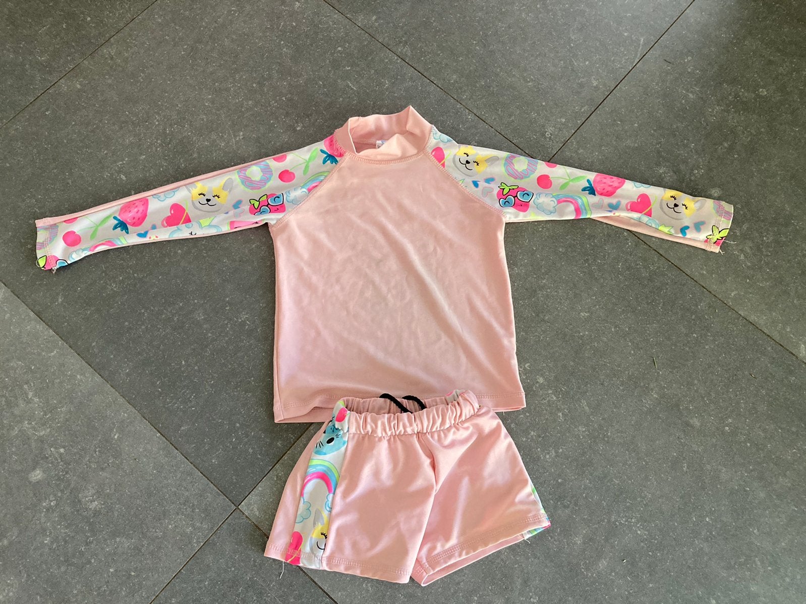 Combinaison maillot anti UV taille 6 ans, Enfants & Bébés, Enlèvement, Comme neuf