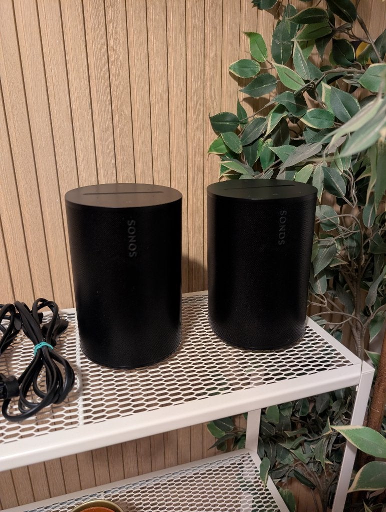 2x Sonos Era 100 noires - Enceintes WiFi et Bluetooth, TV, Hi-fi & Vidéo, Enceintes, Bluetooth, Enlèvement ou Envoi, Utilisé, Enceinte intelligente