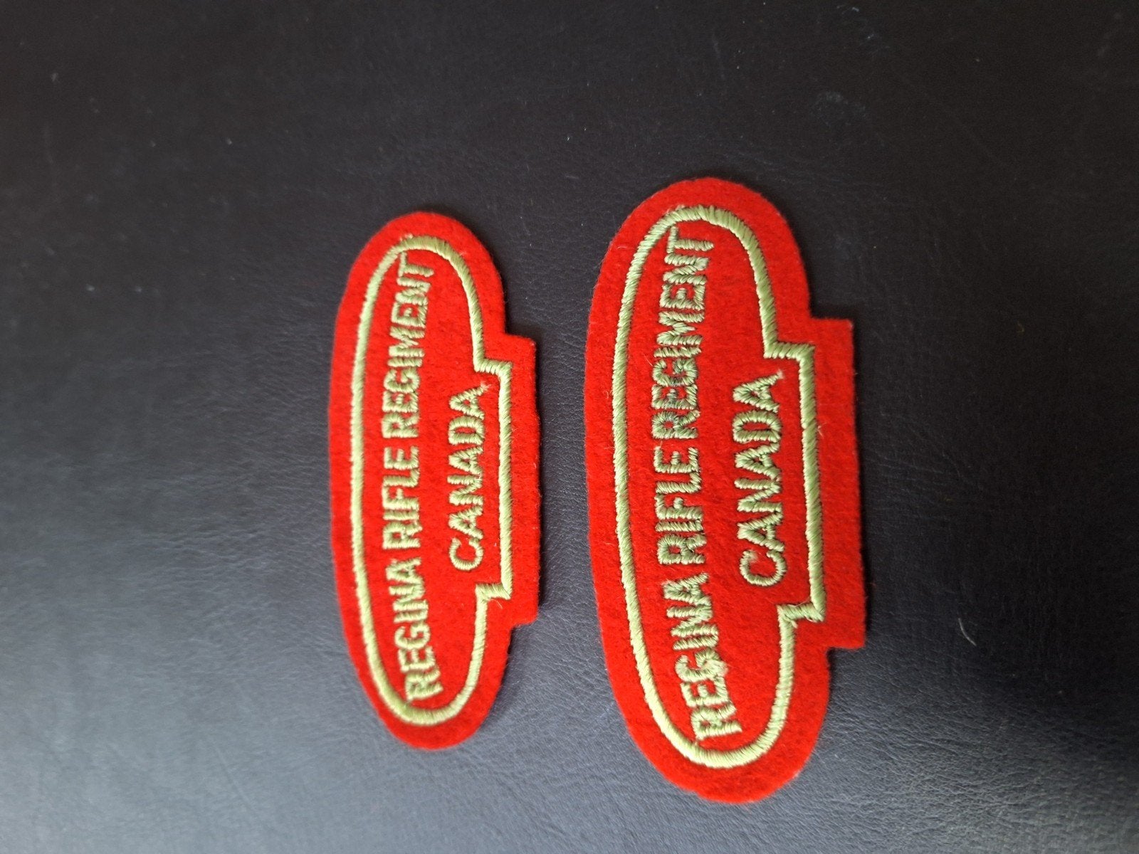 paire insignes canadien ww2, Collections, Enlèvement ou Envoi