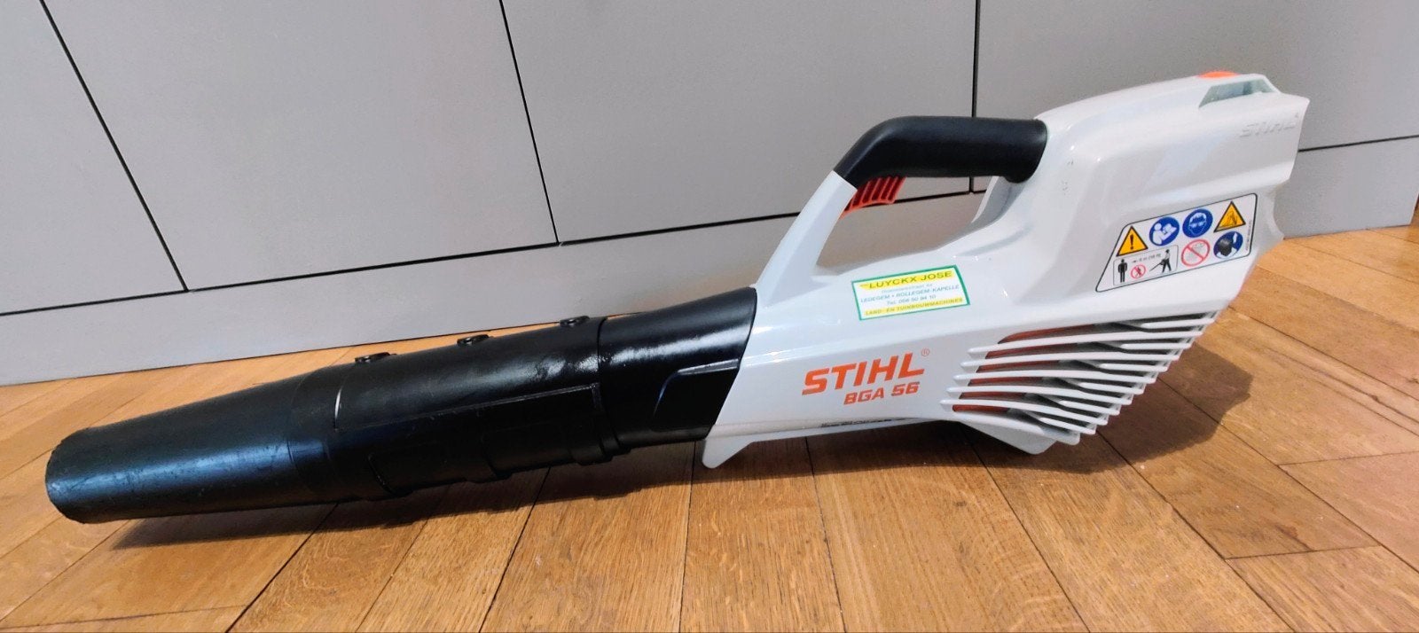STIHL BGA 56 accu bladblazer met AK 20 accu en lader !, Jardin & Terrasse, Souffleurs de feuilles, Comme neuf, Porté à la main