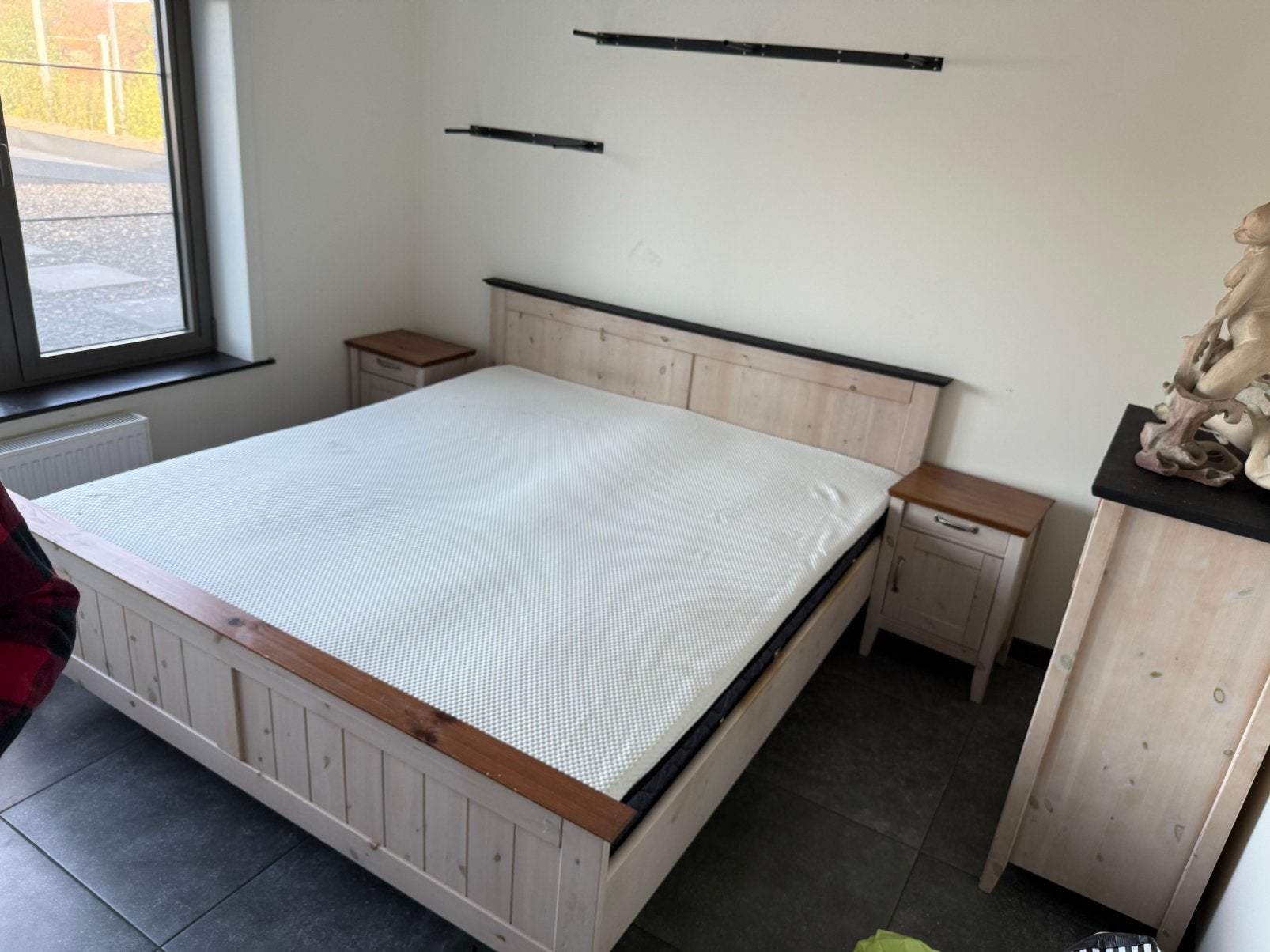 Bed, commode en 2 nachtkastjes, Huis en Inrichting, Ophalen, Zo goed als nieuw, Tweepersoons, Landelijk