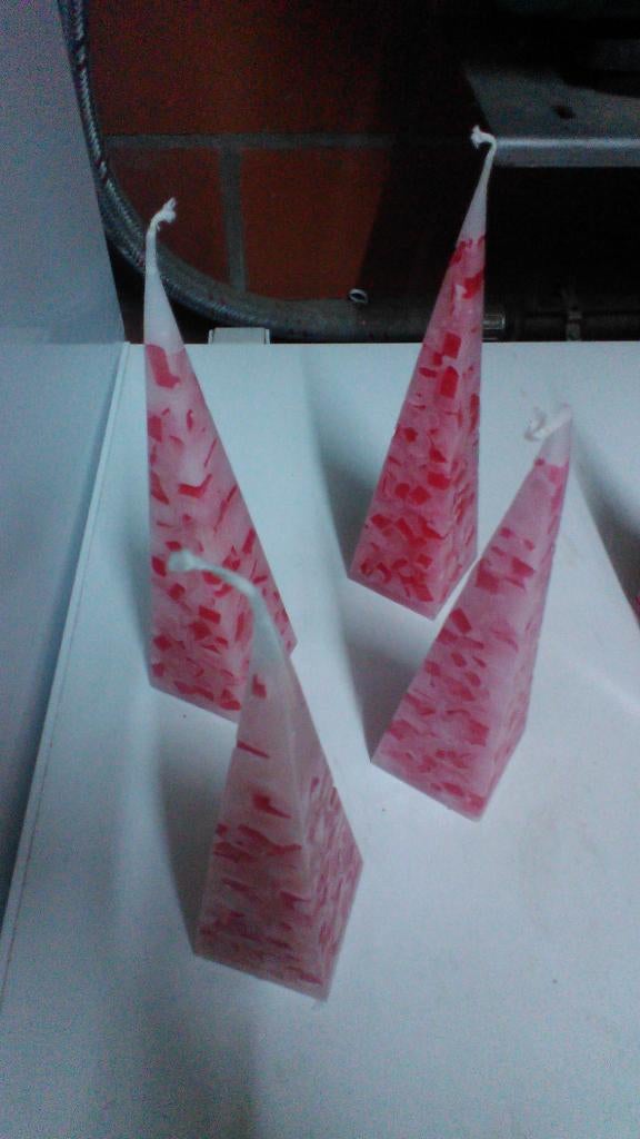 4 piramide handgemaakte kaarsen rood liefde mama verjaardag, Huis en Inrichting, Ophalen of Verzenden, Nieuw, Rood