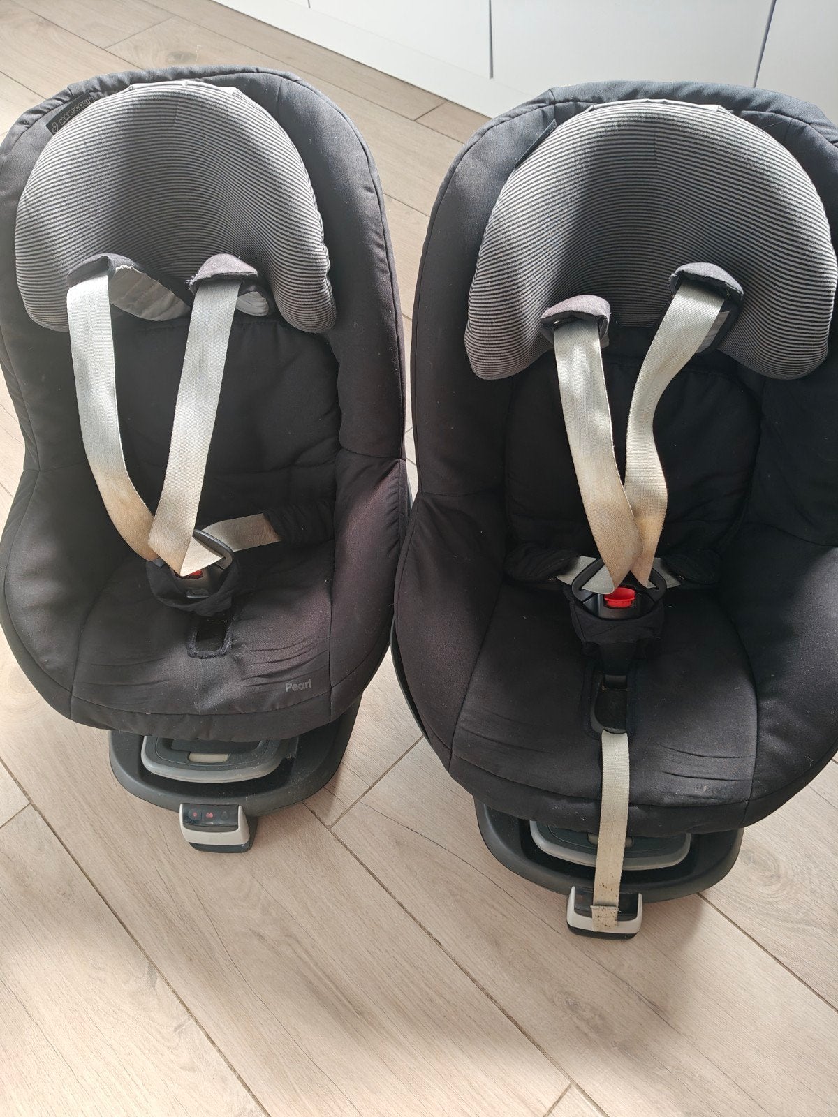 Twee Maxi-Cosi Pearl met Familyfix, Kinderen en Baby's, Ophalen, Verstelbare rugleuning, Gebruikt, 9 t/m 18 kg