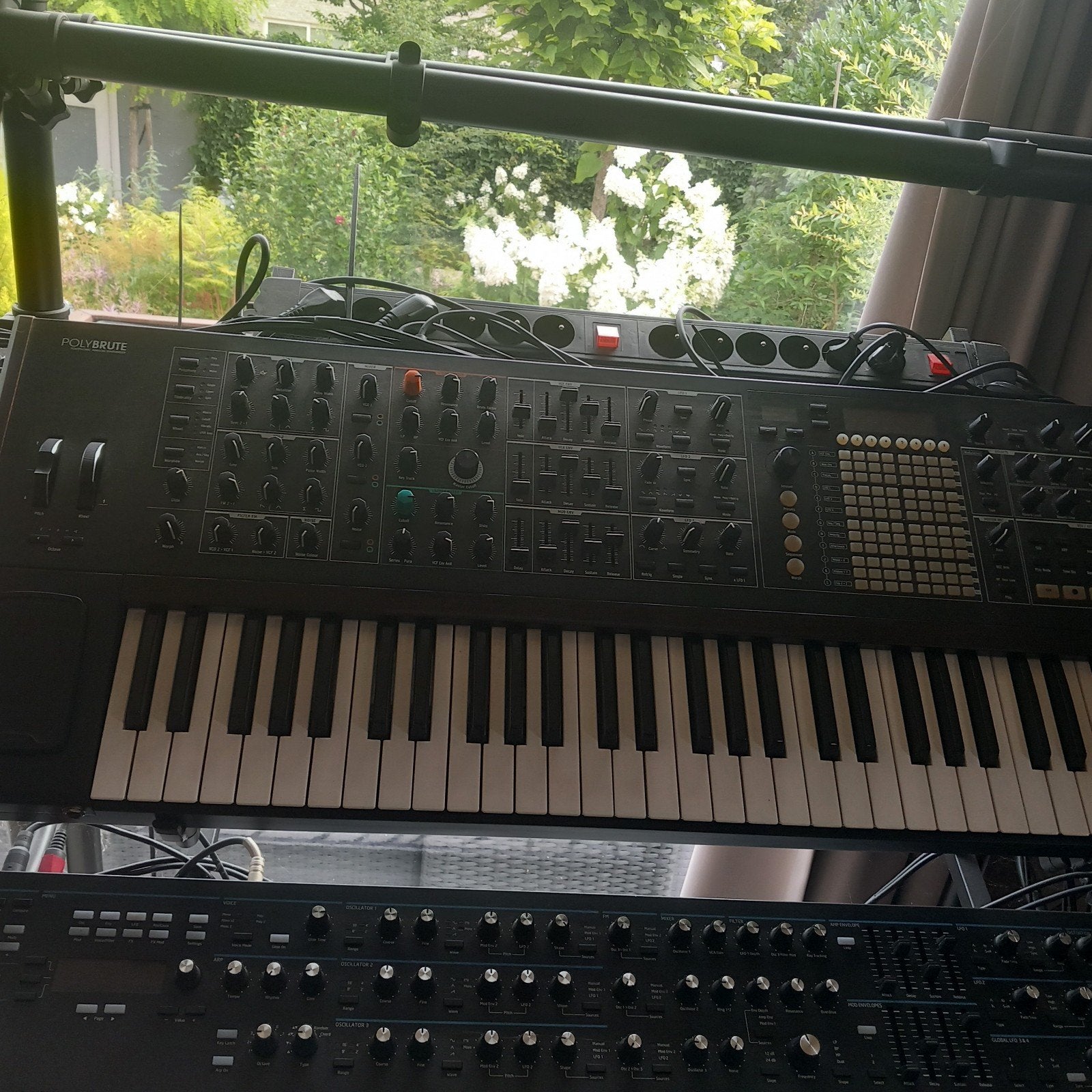 Arturia polybrute 6 noir, Enlèvement, Neuf